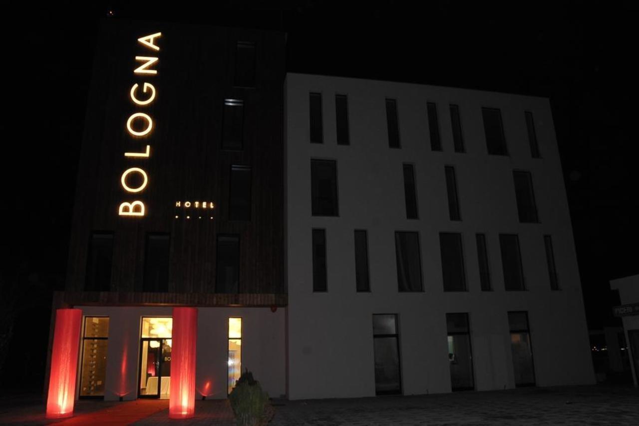 Hotel Bologna Vlore Bagian luar foto