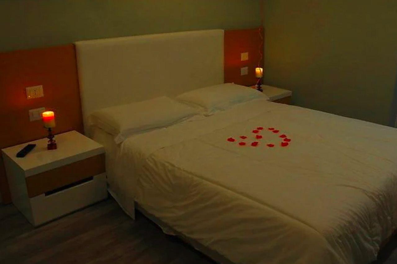 Hotel Bologna Vlore Bagian luar foto