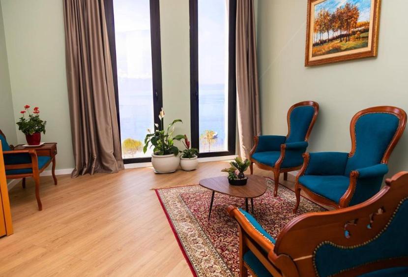 Hotel Bologna Vlore Bagian luar foto
