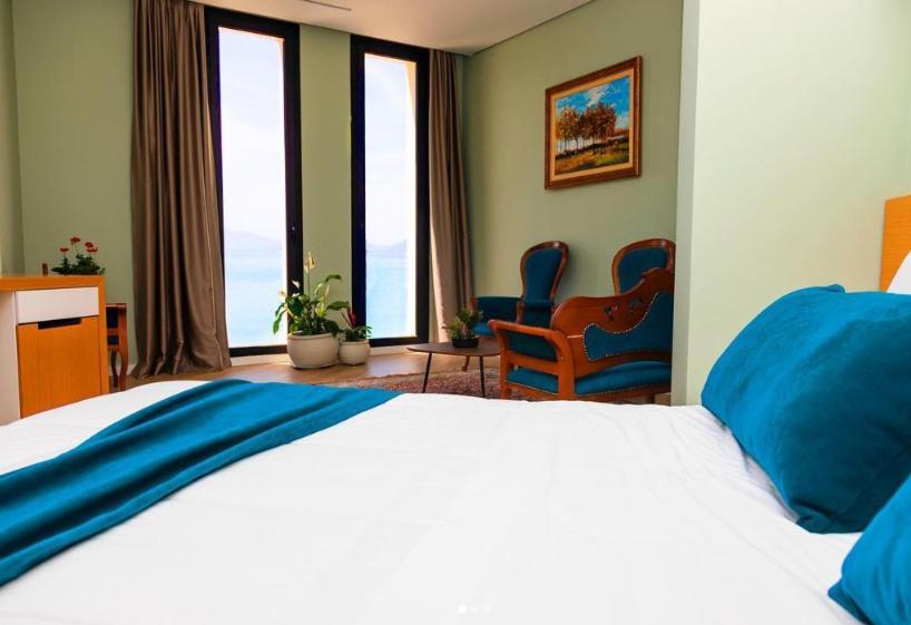 Hotel Bologna Vlore Bagian luar foto