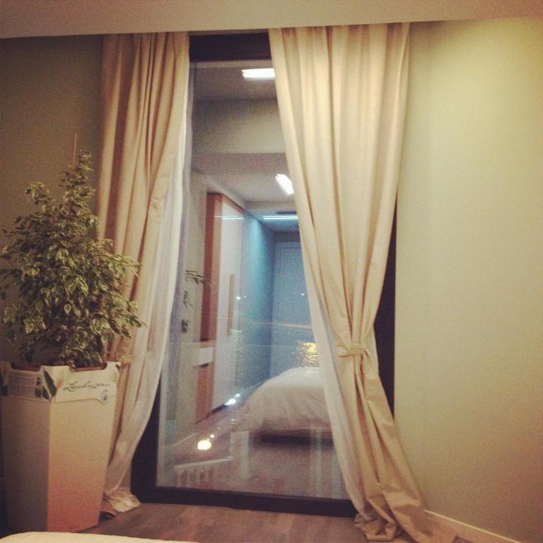 Hotel Bologna Vlore Bagian luar foto