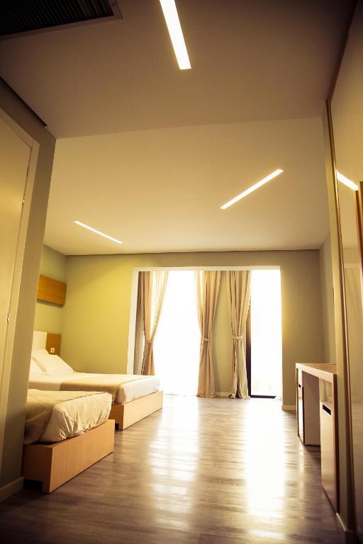 Hotel Bologna Vlore Bagian luar foto