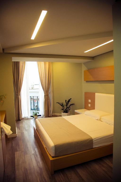 Hotel Bologna Vlore Bagian luar foto