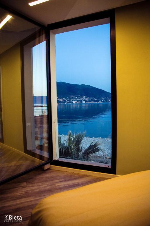 Hotel Bologna Vlore Bagian luar foto