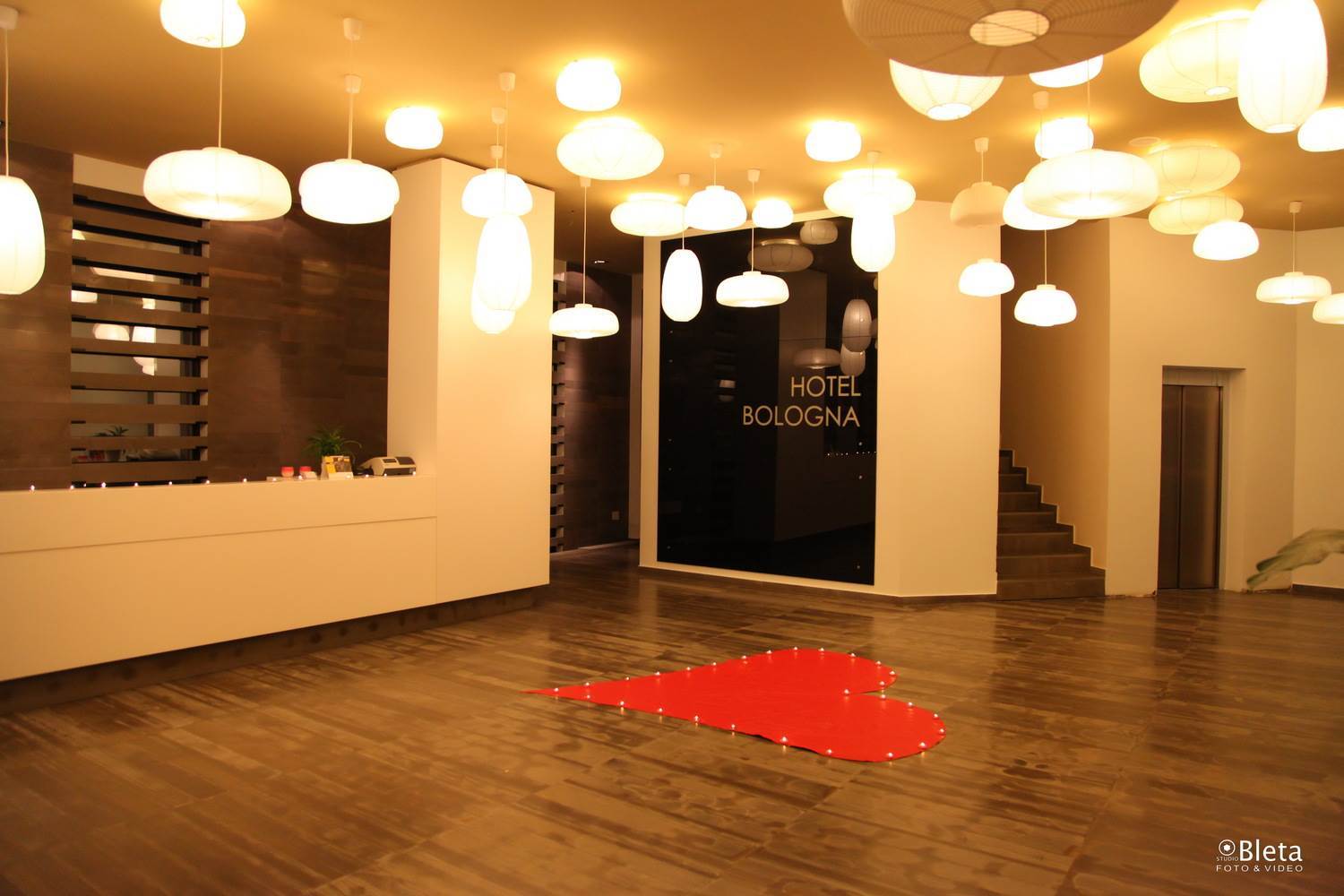 Hotel Bologna Vlore Bagian luar foto