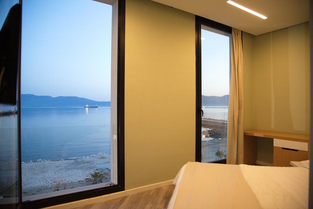Hotel Bologna Vlore Bagian luar foto